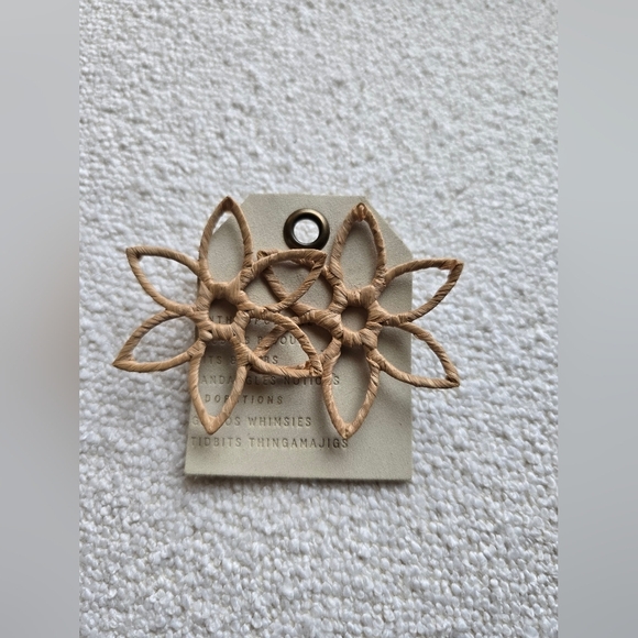 Anthropologie, Open Flower Raffia Woven Earrings,  Tan - NEW! - Picture 9 of 10